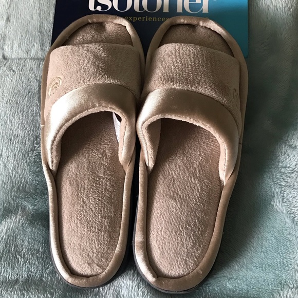 Isotoner Slippers 😴 - Picture 4 of 5